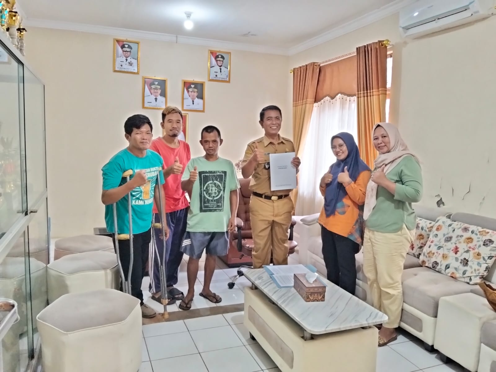 Membangun Desa yang Setara: FKDC dan KDD Serahkan Data Difabel kepada Pemerintah Desa Belawa